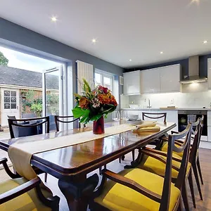 https://14-oxford-mews-5-star-living-for-up-to-10-people.tophotelsbath.com